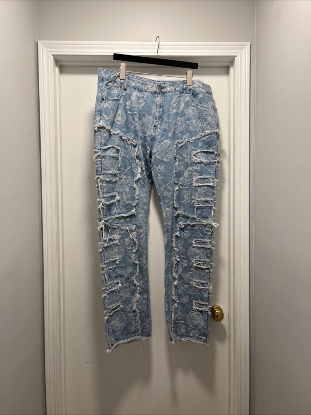 Distressed Floral Light Blue Relaxed Fit Y Jeans Men's Size 42”x33”